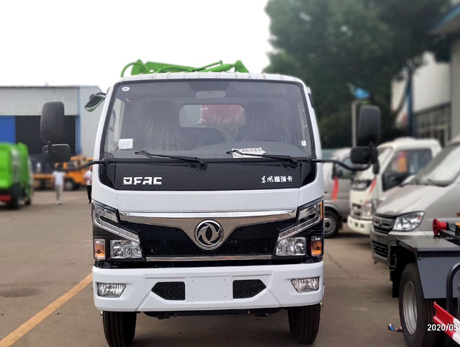 東風(fēng)福瑞卡國(guó)六側(cè)掛桶垃圾車(chē)圖片2