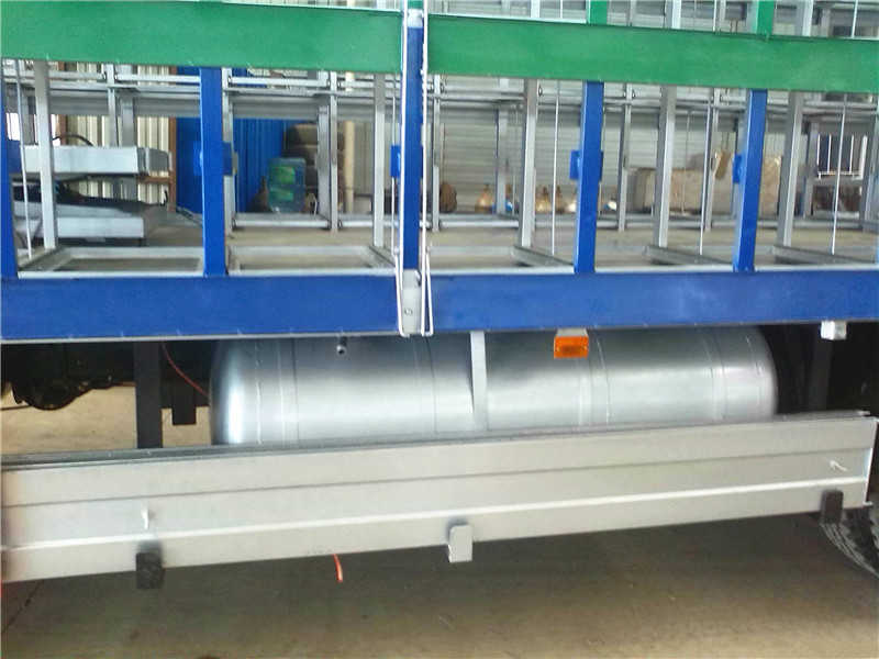 成都蜂農(nóng)在我公司訂夠的養(yǎng)峰專(zhuān)用車(chē)